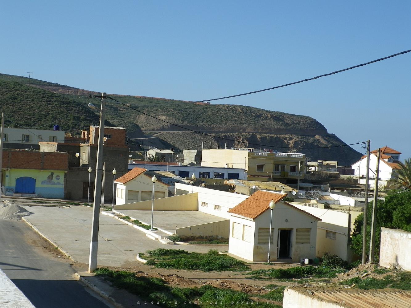 1401 petit village sur la route des plages d'arzew .JPG